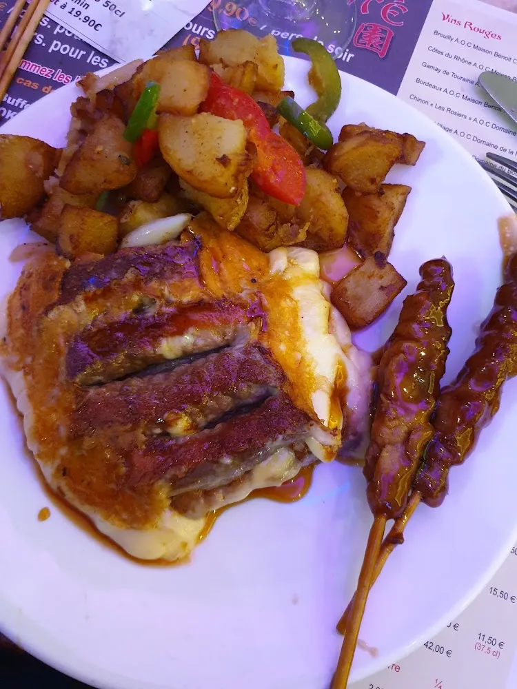 Brochettes de Poulet Épicé Bœuf Au Fromage Avec Pomme de Terre Plus Wok Divers